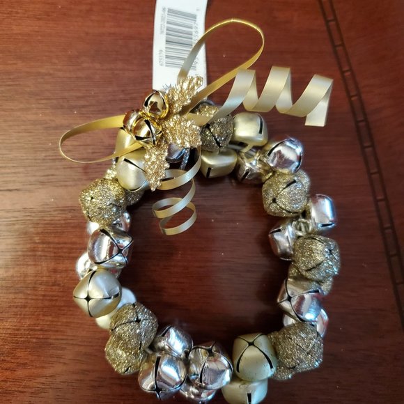 Festive Bell Wreath ornaments - Picture 4 of 4